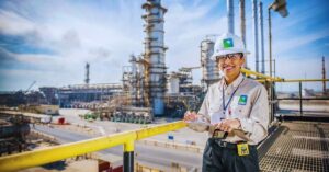Explorando las trayectorias profesionales en ingeniería y el ámbito corporativo en Aramco: Oportunidades, cultura y crecimiento